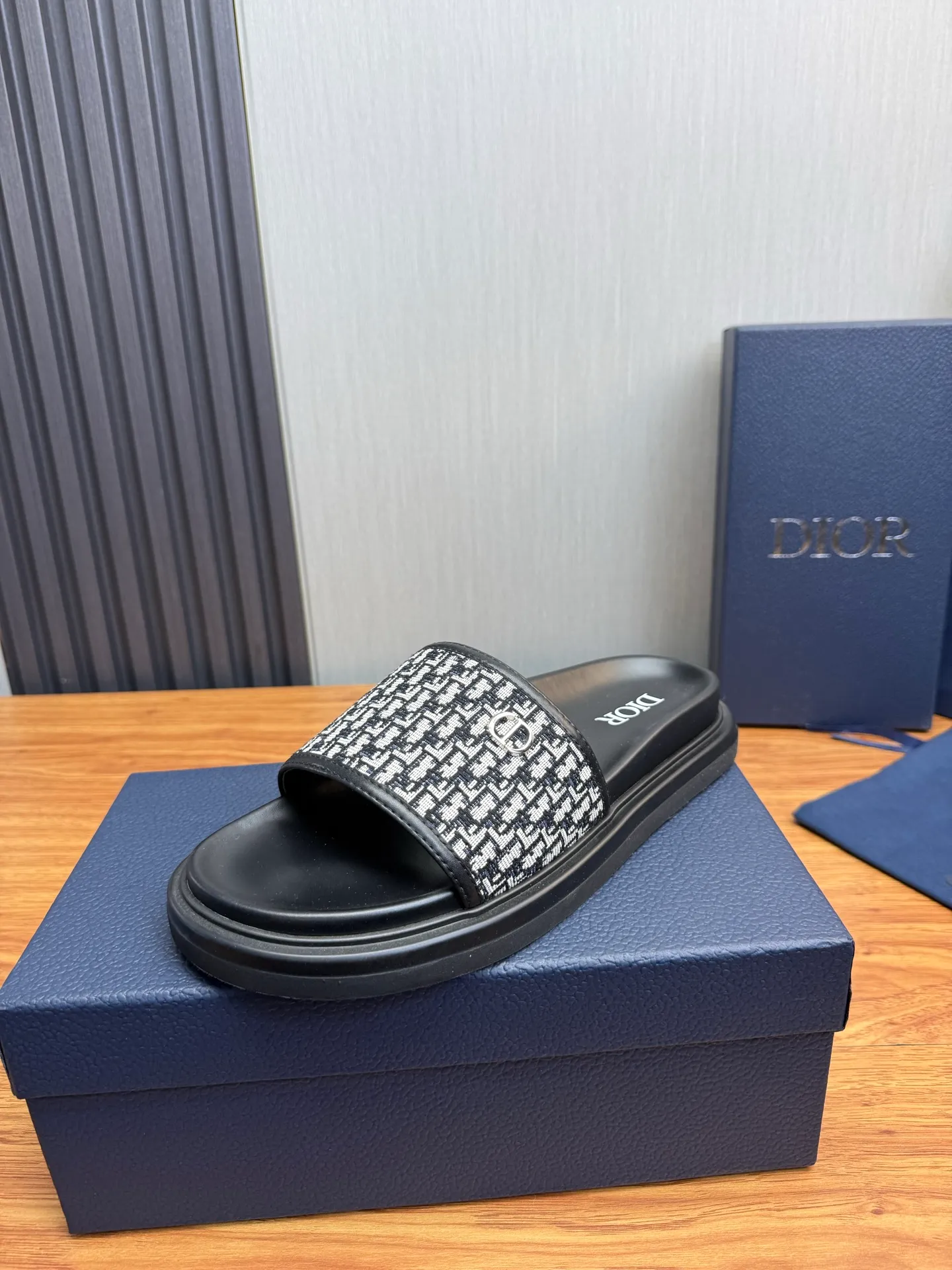 Men's shoes 260💰 Dior. Men's slippers🩴Official website 1:1 production 38-45 size 45 46 🉑️Customized original material shipped✅
